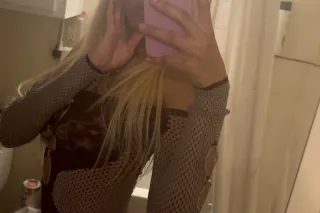 INDEPENDENT SEXY LIGHTSKIN PET... - Image 1