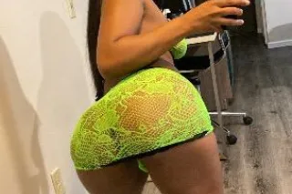 HAPPY NEW YEAR😋🫦YOUNG AND TIGH... - Image 3