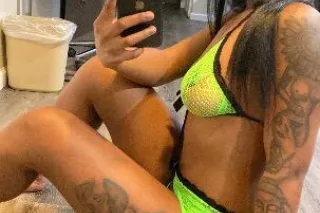 HAPPY NEW YEAR😋🫦YOUNG AND TIGH... - Image 1