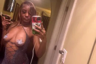 seXy and slim near U 💋💋 - Image 1